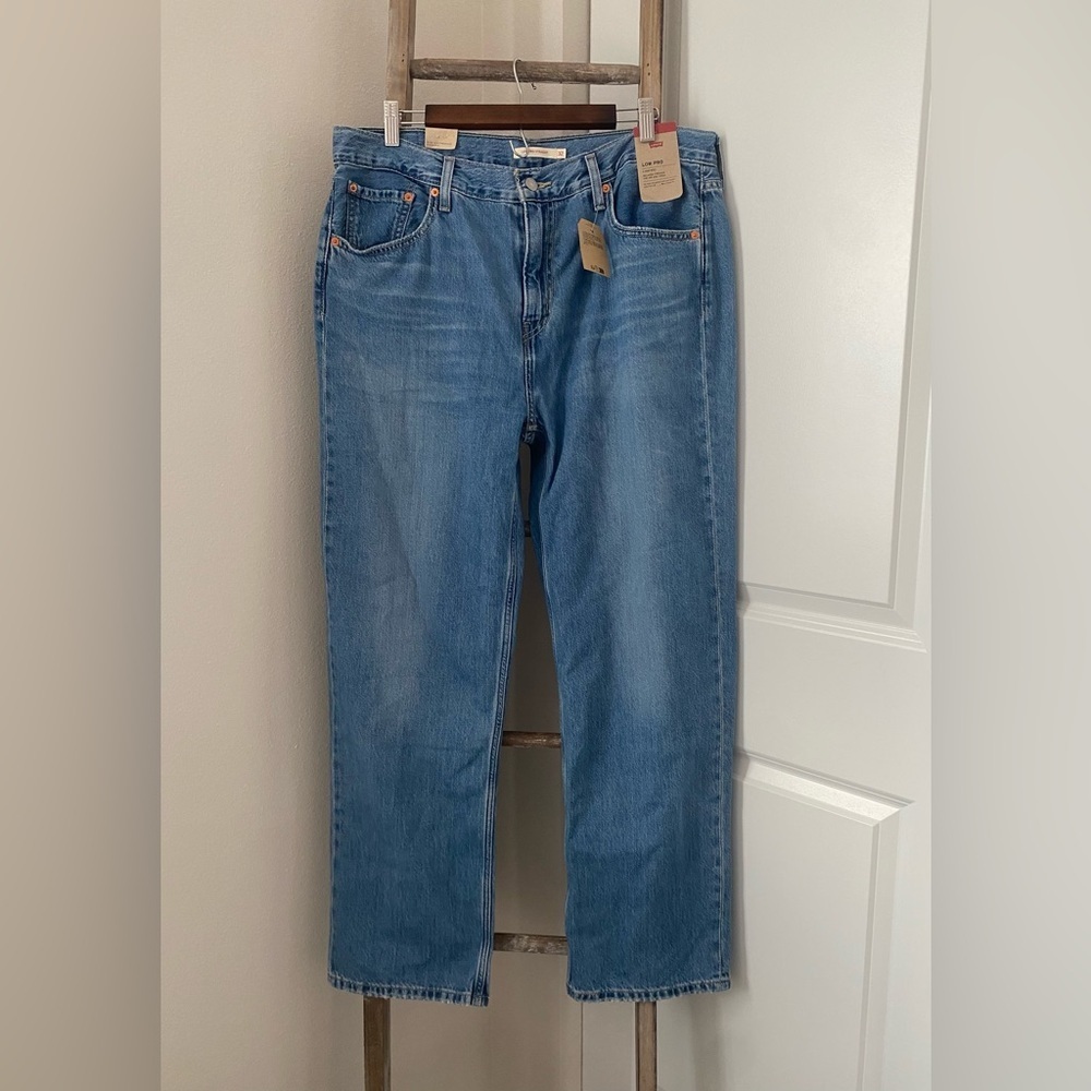 NWT - Levi’s - LOW PRO LIGHTWEIGHT WOMEN'S
JEANS - Size 32 - Picture 8 of 14